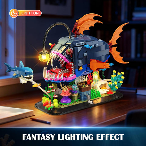 Set di Costruzioni Pesce Pescatore Meccanico con Luci LED